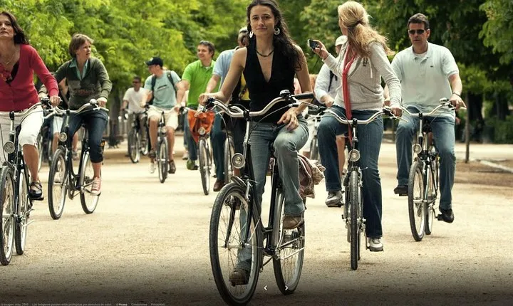 City Bike Rental with Phone Holder and Self Guided Tour