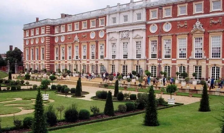 Private Transfer from Heathrow Airport to Kingston and Surrounding Areas