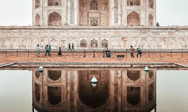 Day tour of agra by Superfast train including entrances ,lunch and guide