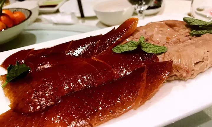 Half Day Tour:Market Shopping Acrobatic Show & Peking Duck dinner