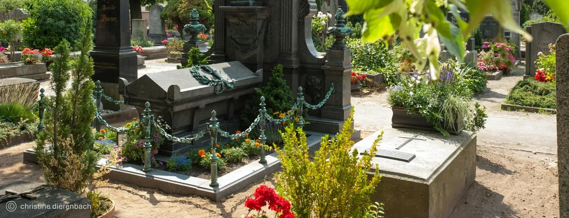 Guided tour Johannis cemetery and Hesperid Gardens Nuremberg