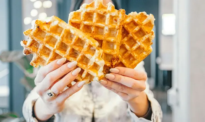 Bruges Food Tour with Full Meal & Drinks by Do Eat Better