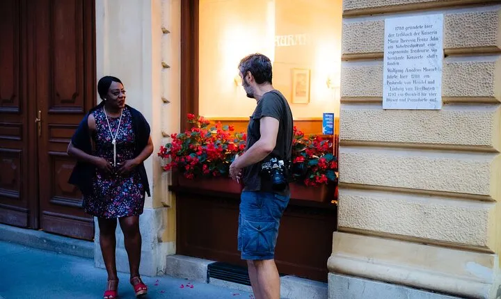 Take VIP Night Photos in Vienna With A Pro Photographer