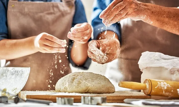 Bari: Home Cooking Class- Make Cavatelli & Capunti with Wine