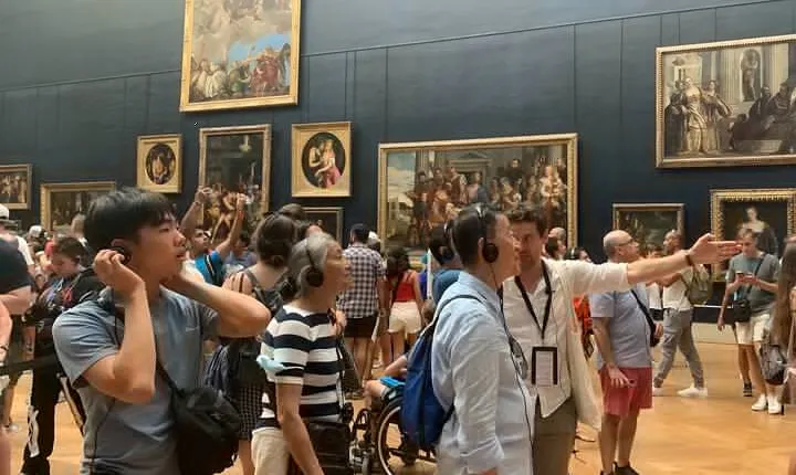 Paris Louvre Small Group Tour with Pre-Reserved Tickets