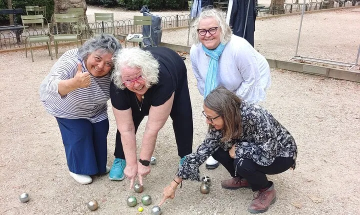 Play petanque in a unique Parisian park