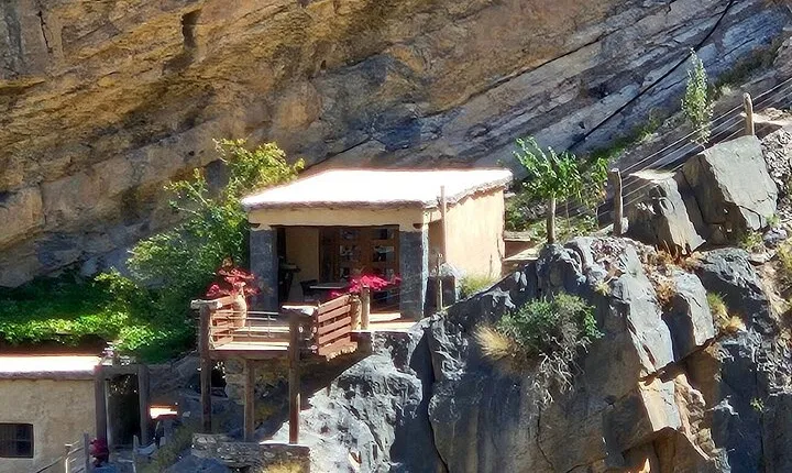 Private Full-Day Jebel Akhdar-Al Suwjara Village Tour