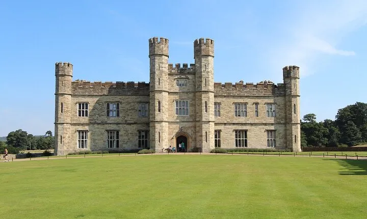 Transfer To or From London Heathrow Airport to Leeds - One Way