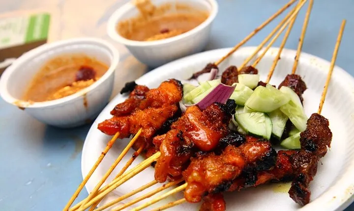 Hotsprings, Grilled Fish, Satay, Ancient Temple Tour with Locals