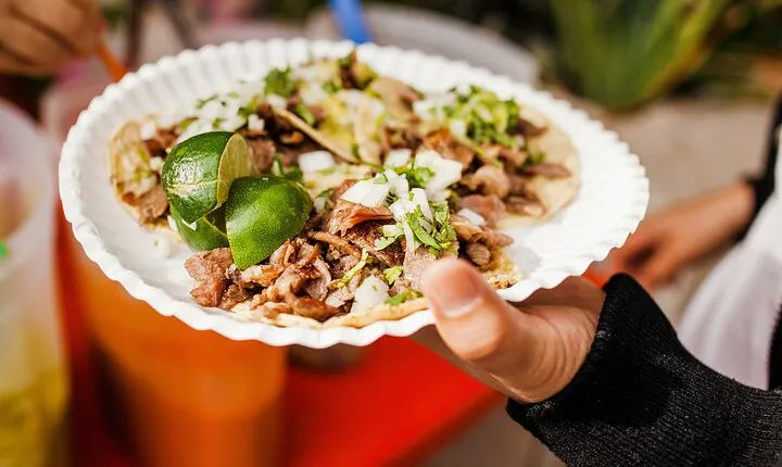 Mexico City: Roma Tacos Food Tour by Awarded Chef Abel Hernandez