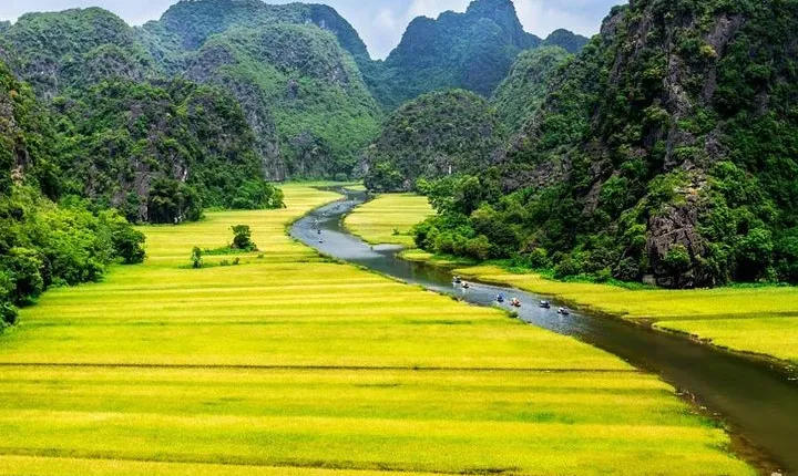 Private Hoa Lu - Tam Coc - Mua Cave with Boat Trip, Temple, Biking, Lunch