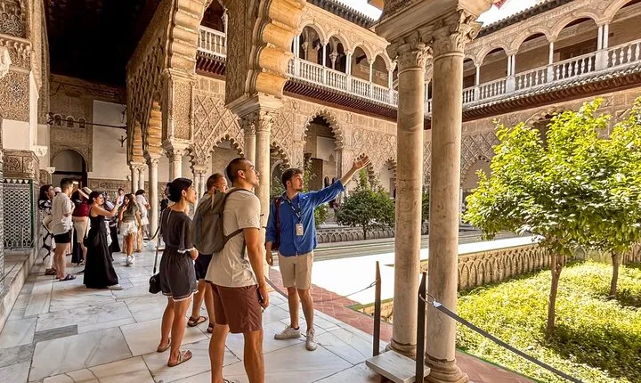 Seville Guided Tour: Alcazar, Cathedral & Giralda in English