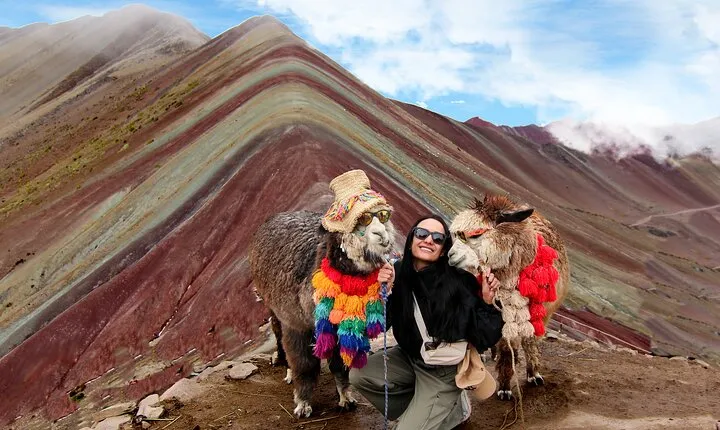 3 Day Sacred Valley: Machupicchu and Rainbow Mountain Tour 