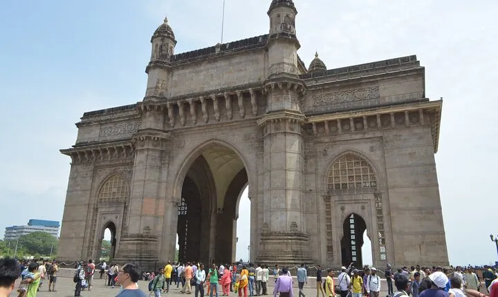 Guided Tour in Bombay aka Mumbai with Free Airport/Hotel Transfer
