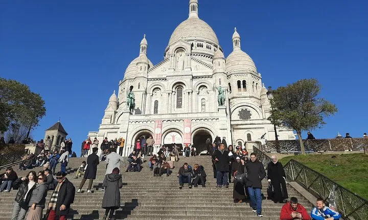 Montmartre/Sacre-Coeur/Paris- Artistic & Bohemian Epicenter