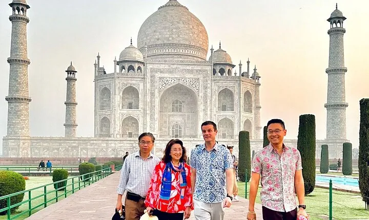 Agra: Fast-Track Taj Mahal Entry Ticket + Optional Guided Tour