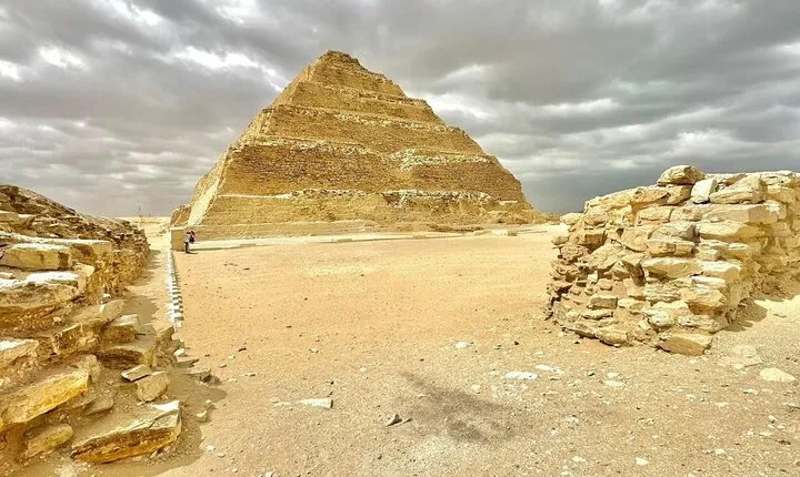 Private Full Day Tour to Giza Pyramids, Sakkara & Dahshur