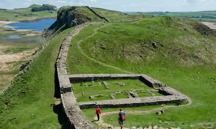 Rosslyn Chapel and Hadrian's Wall Small Group Tour from Edinburgh