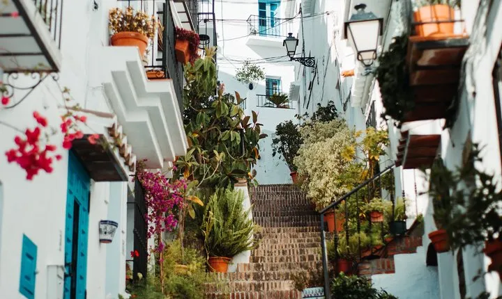 Coasts and Mountains: Nerja to Frigiliana with Nerja Caves Small-Group Day Trip