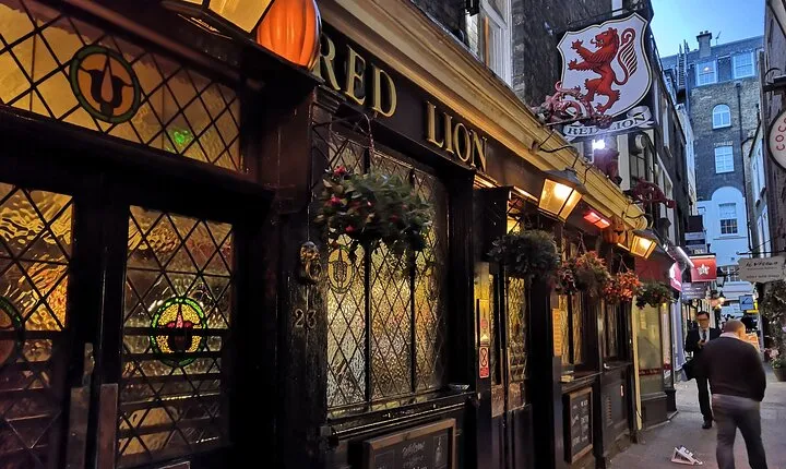 Small Group Covent Garden Historic Pub Tour in London