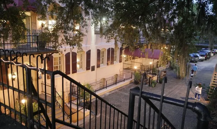 Spirits of Savannah Private Guided Walking Tour