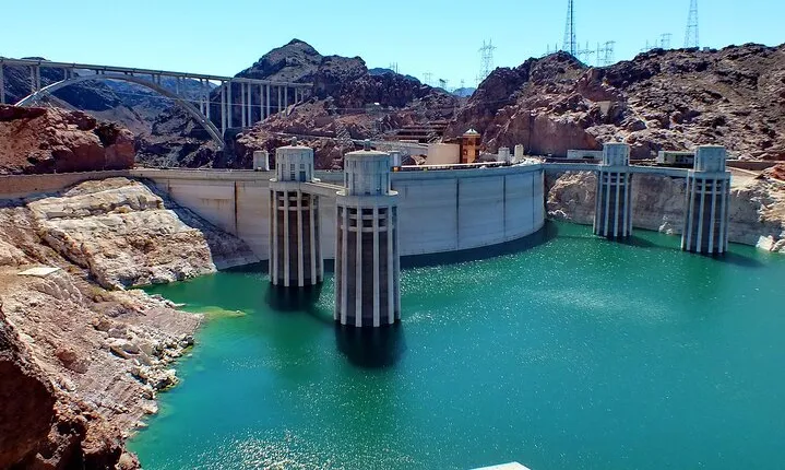 Private 3.5 Hours Mercedes Sprinter Tour in Hoover Dam