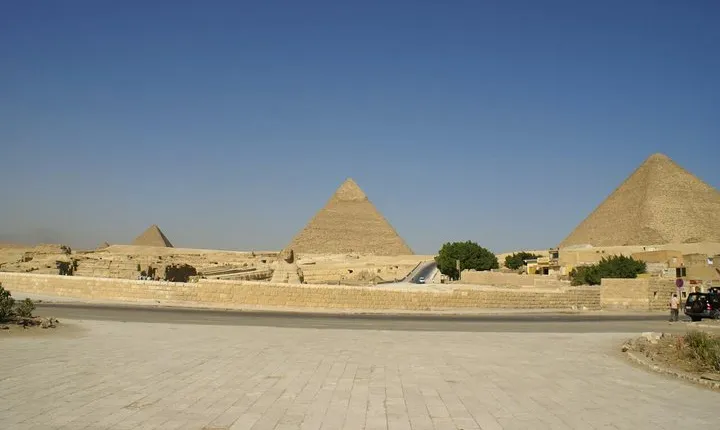 Layover day at The pyramids,Egyptian Museum and Khan ElKhalili Bazaar