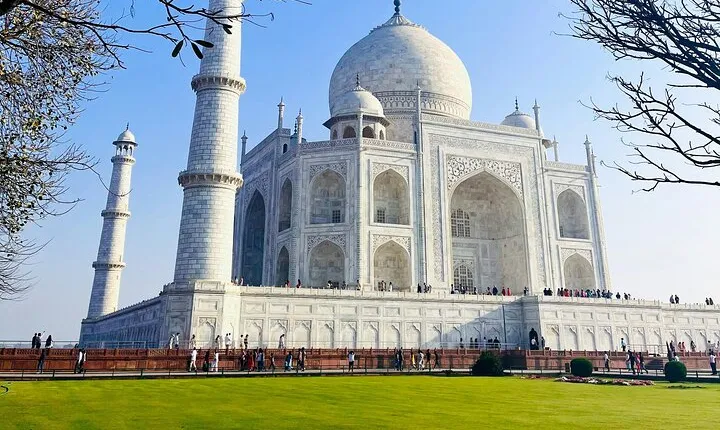 Romantic Sunset at the Taj Mahal: Day Trip from Delhi to Agra