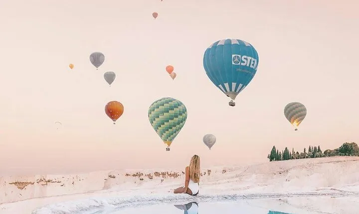 Pamukkale Hot-Air Balloon Flight with Champagne