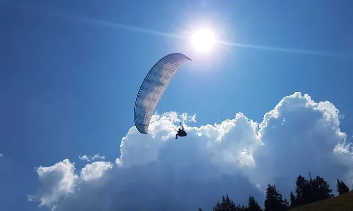 Tandem paragliding in the Stubai Valley near Innsbruck