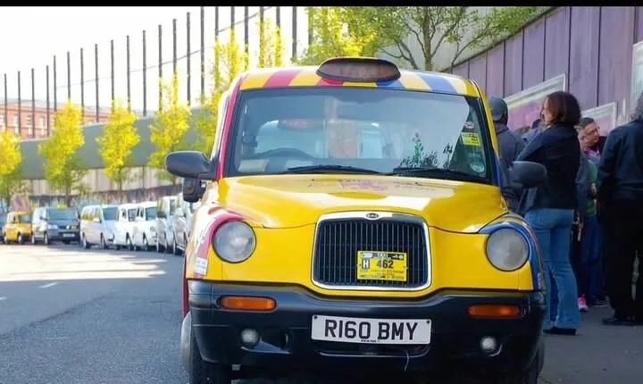 History of Belfast conflict and terror 1 hour black taxi tour