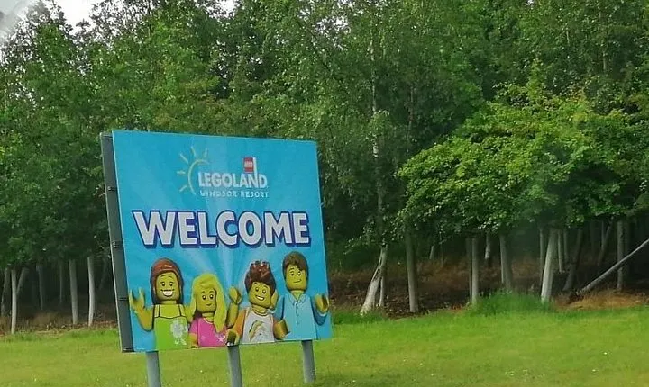 Private Transfer from & to London to with Stopover at Legoland Windsor