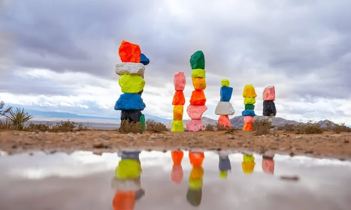7 Magic Mountains Tour and Las Vegas Sign on a Slingshot