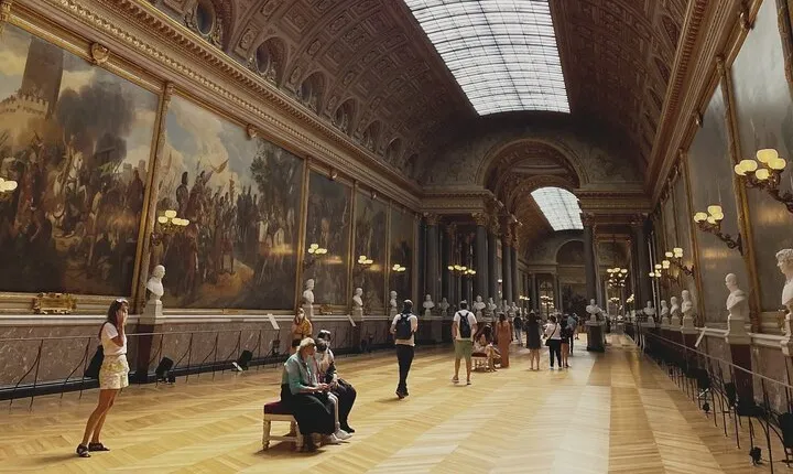 Versailles Palace Audio-Guided Tour by Shuttle from Paris