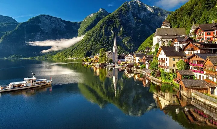 Private Day Trip to Hallstat & Salt Mine from Vienna with a local