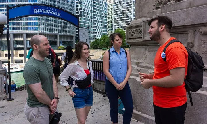 Architecture & History Guided Tour along the Chicago Riverwalk 