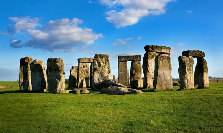 Day Tour to Windsor Castle and Stonehenge By Private Executive Car