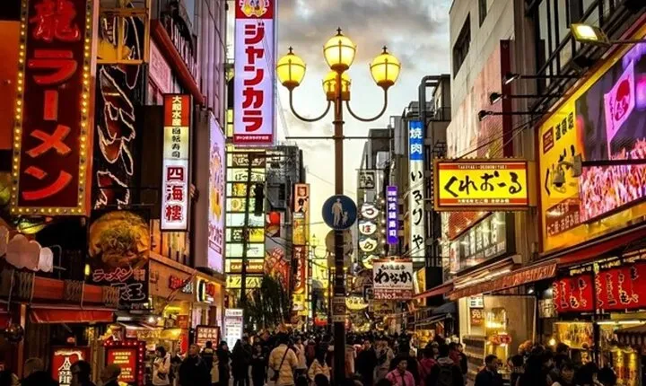 Osaka Food and Drinks Night Tour with a Chef!