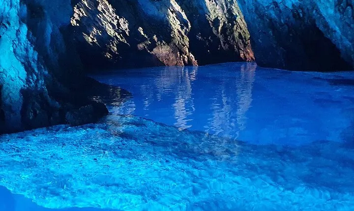 Private boat tour to the Blue Cave and Vis highlights