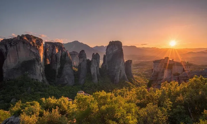 Delphi and Meteora 2 Days Small Group Tour From Athens