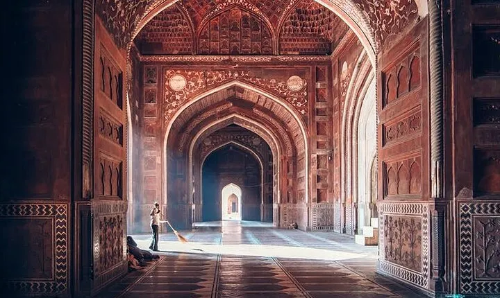 Full-Day Private Tour of Taj Mahal and other Agra monuments