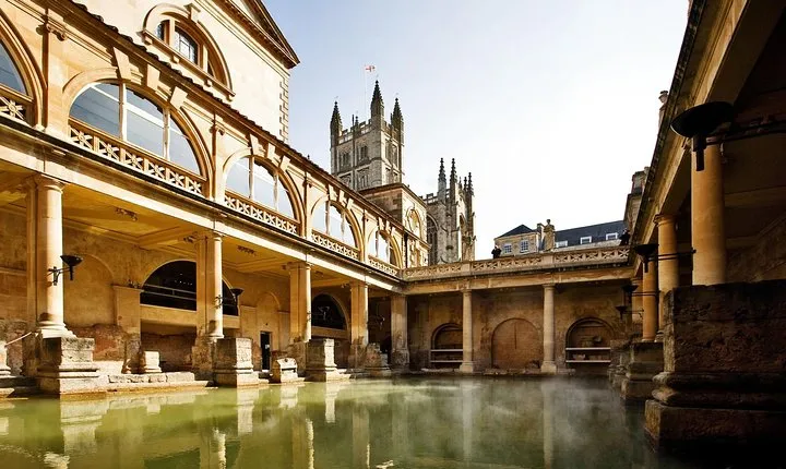 Private Chauffeured Minivan Tour to Bath from London with a Licensed Guide