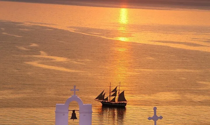 Santorini Sunset Cheers & Dine