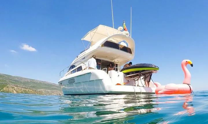 Ocean Bliss: Full Day Yacth Group Tour in Arrábida from Lisbon