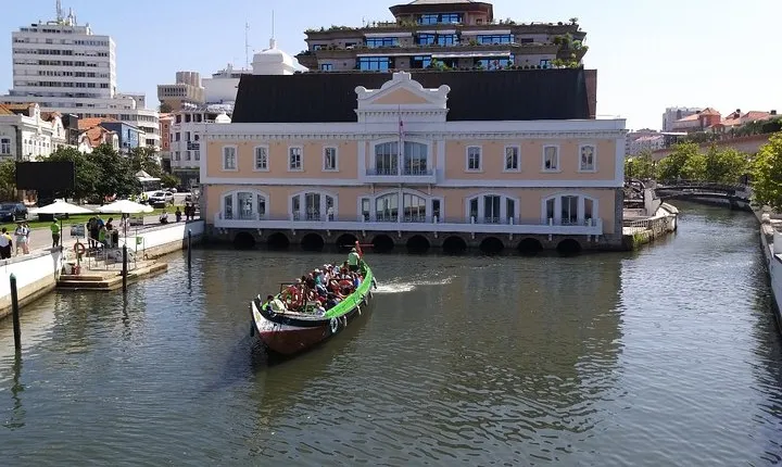 Private Tour to Aveiro and Costa Nova unique striped houses