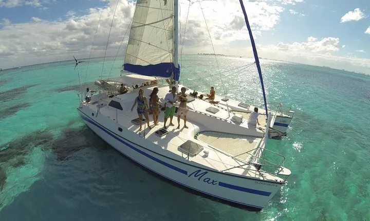 Isla Mujeres, Catamaran tour in one day for one price