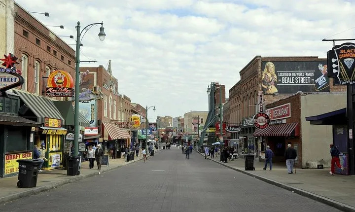Guided Memphis City Tour that includes Riverboat Cruise