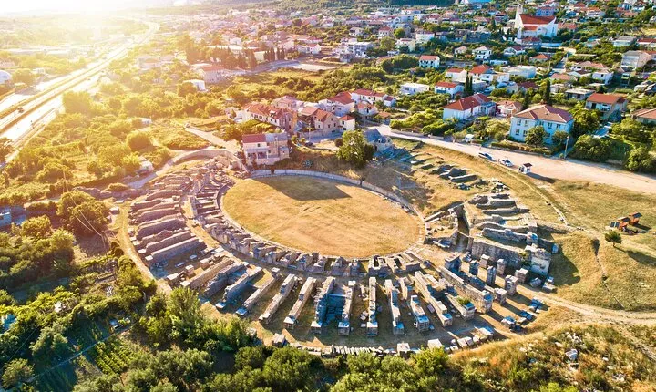 Private Guided Tour to Ancient Salona Klis Fortress,Vranjača Cave