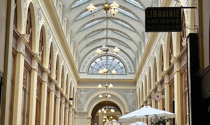 Paris Covered and Secret Passages Tour