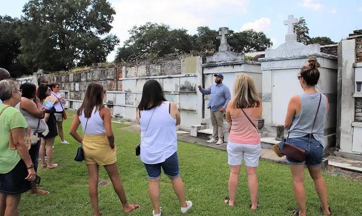New Orleans City and Cemetery 2-Hour Bus Tour